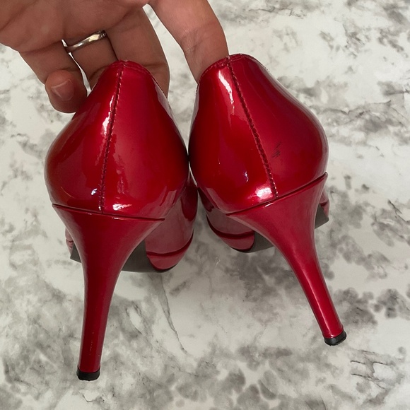 Stuart Weitzman Platswoon Red Patent Leather Pumps - Picture 6 of 11